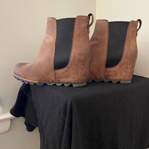 Sorel woman’s Brown Leather ankle Boots